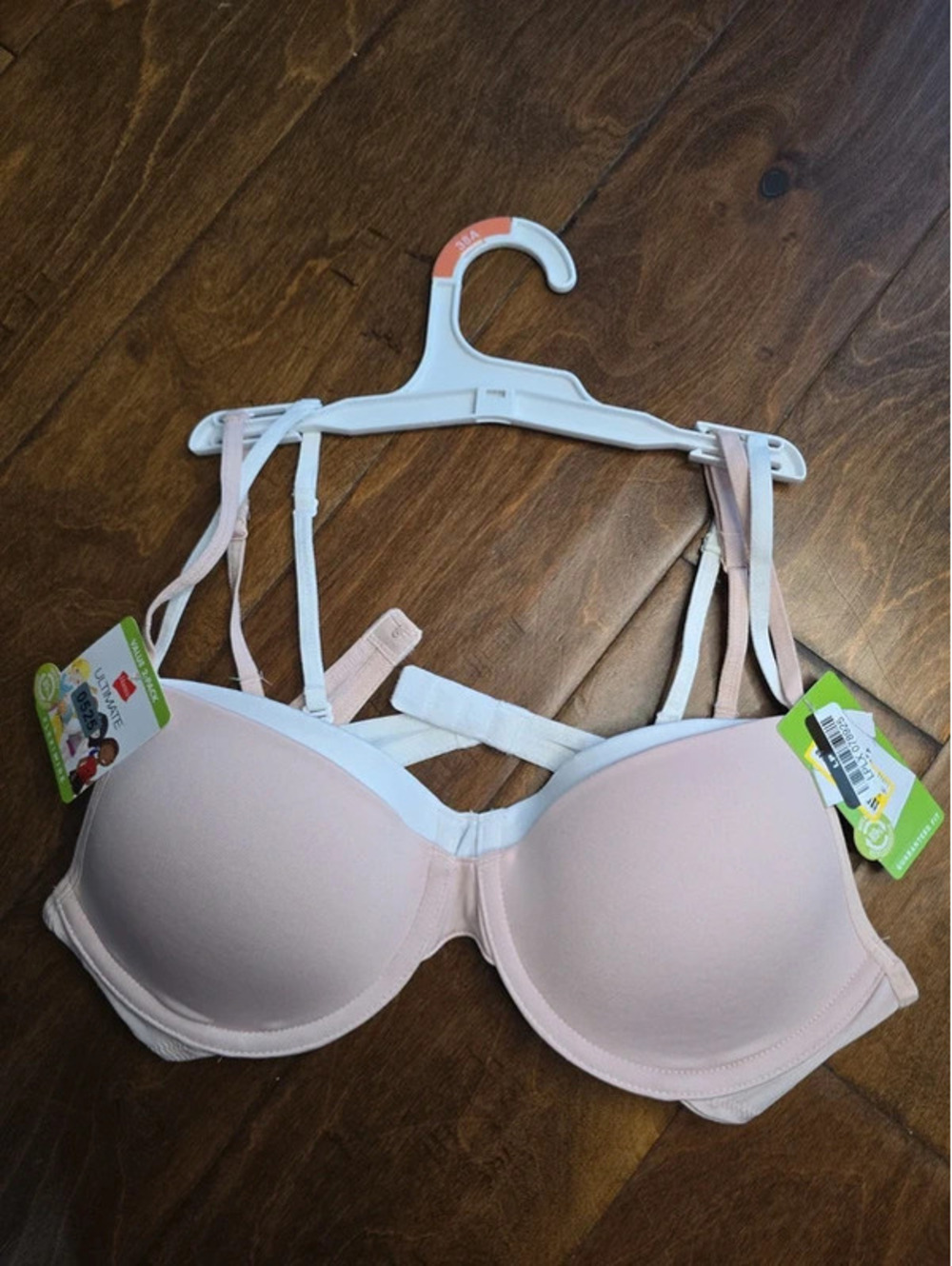 38a brand new bras from hanes item 525G3